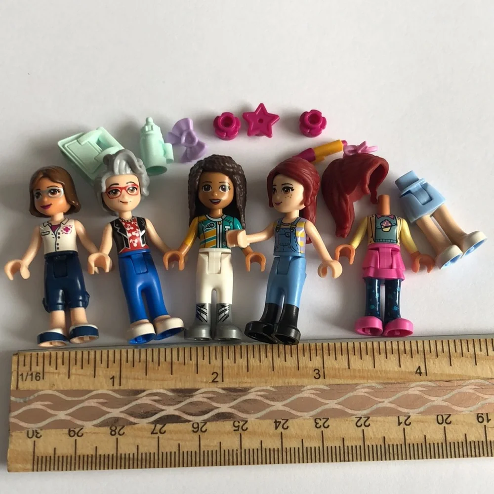 LEGO Friends Minifigs LEGO Friends Mia LEGO Dottie LEGO Andrea LEGO girls